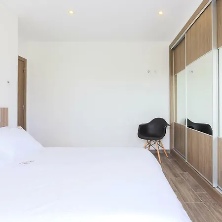 Vitamin Sea, The Lejlighed *